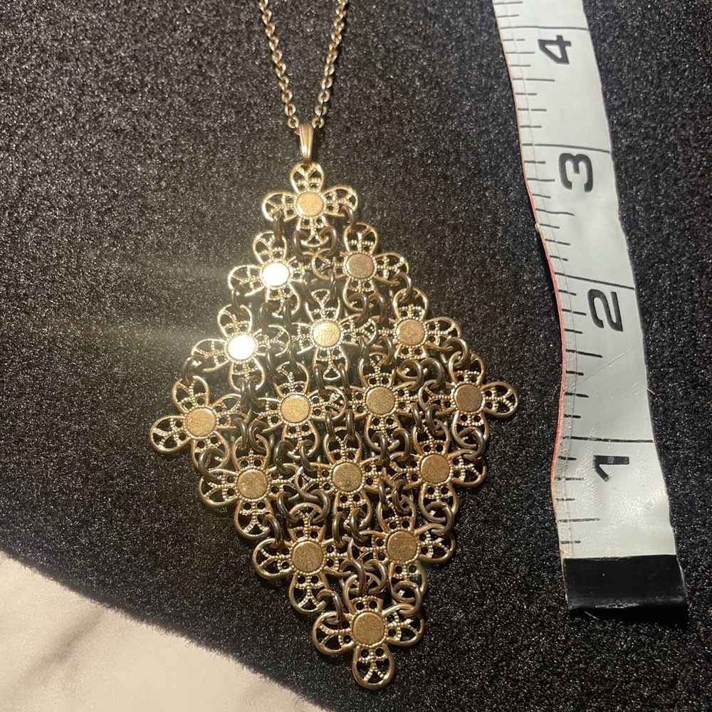 Sarah Coventry vintage gold toned necklace